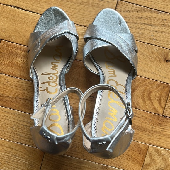 SAM EDELMAN Women's Yancy Block-Heel Crossover Sandals, Silver. Size 7. - Picture 2 of 15